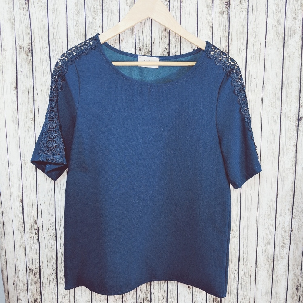ModCloth Everly Crochet Sleeve Top Sz M